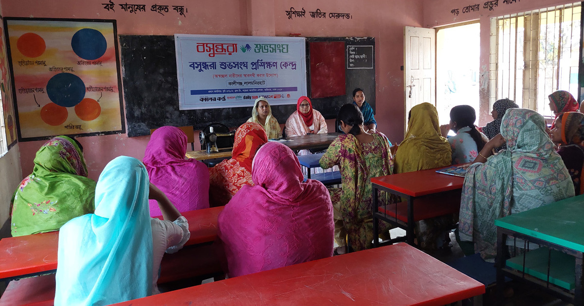 সেলাইয়ের প্রশিক্ষণ পেয়ে নতুন স্বপ্ন বুনছেন অসচ্ছল নারীরা
