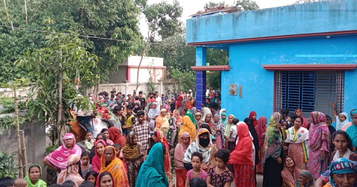 মাকে হত্যা করে সারারাত একই রুমে অবস্থান করলো ছেলে