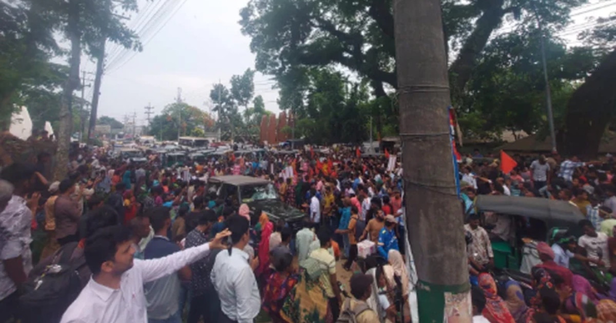 'কেউ কথা রাখেনি', সিলেটে চা শ্রমিকদের সড়ক অবরোধ