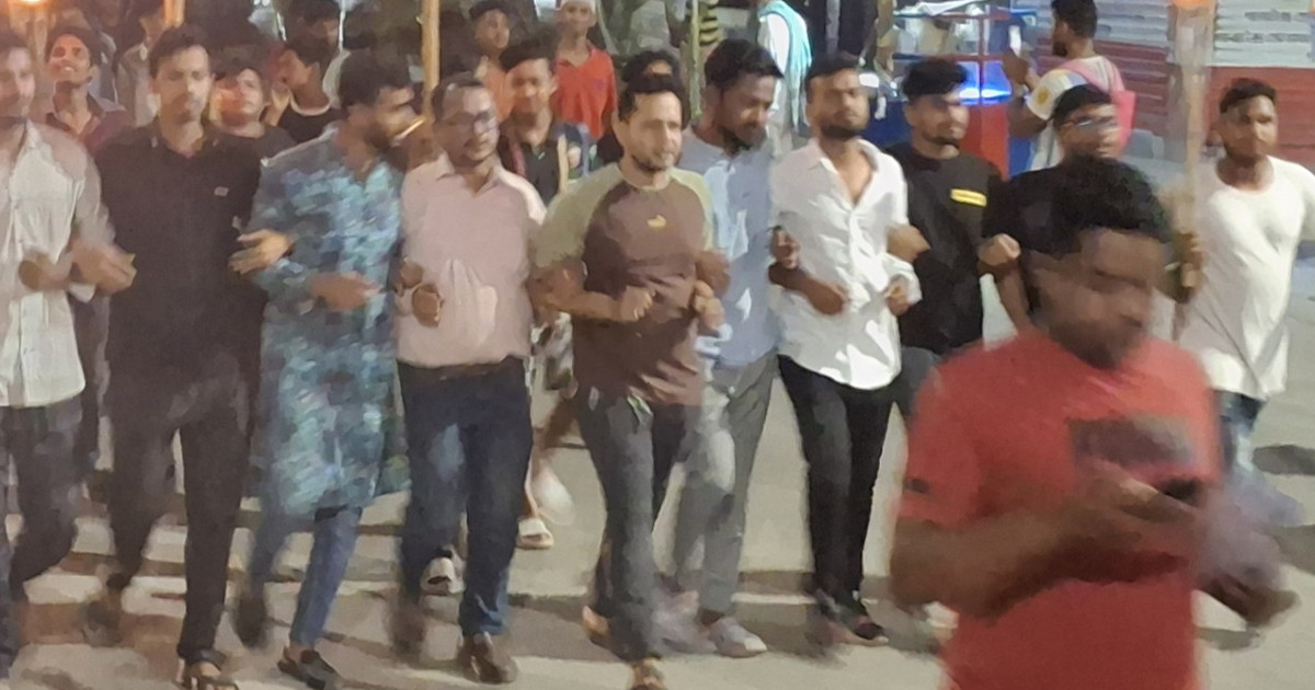 ‘হত্যার উদ্দেশ্যে’ হাসনাতের ওপর হামলা, নারায়ণগঞ্জে এনসিপির বিক্ষোভ