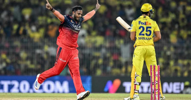 হাড্ডাহাড্ডি লড়াইয়ে দুই রানে চেন্নাইকে ধরাশায়ী বেঙ্গালুরুর
