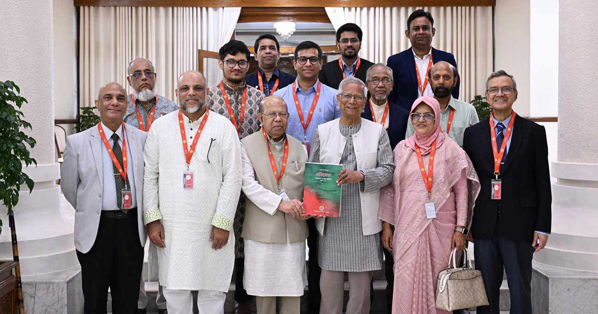স্বাস্থ্য সংস্কার কমিশনের প্রতিবেদন জমা, আসছে বড় পরিবর্তনের সুপারিশ