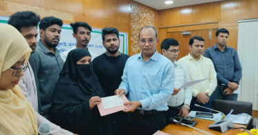 সিরাজগঞ্জে জুলাই অভ্যুত্থানে শহীদ পরিবারের মাঝে চেক বিতরণ