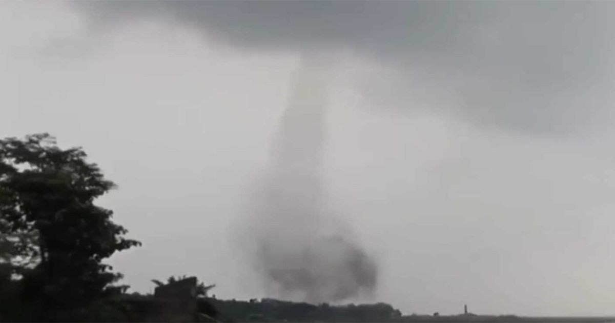 দেশের আকাশে দেখা মিললো বিরল দৃশ্য