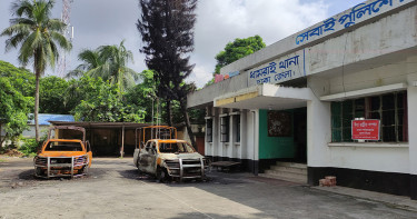 মধ্যরাতে শিক্ষার্থীকে নিজের কক্ষে নিয়ে যান শিক্ষক, অতঃপর...