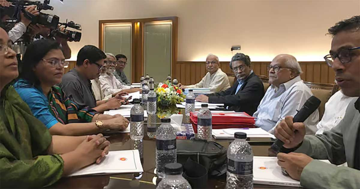 রাজনৈতিক দলগুলোকে কিছু ক্ষেত্রে ছাড় দেয়ার আহ্বান আলী রীয়াজের
