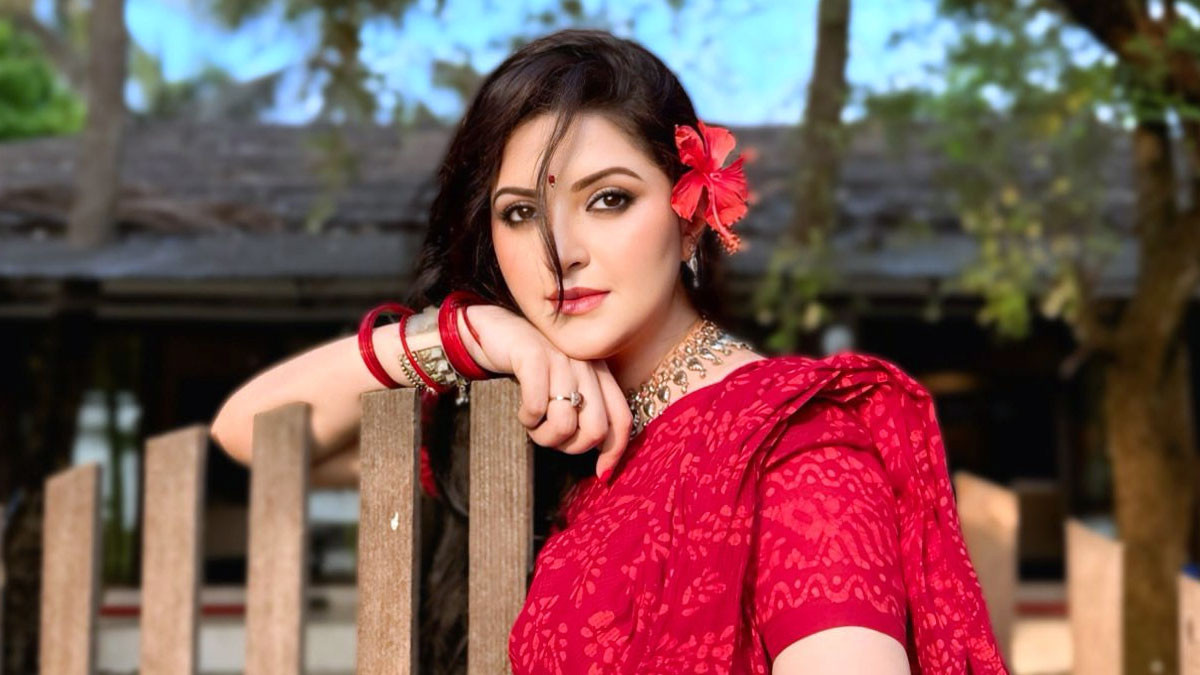 বর্ষাকে সাবধান করলেন পরীমনি