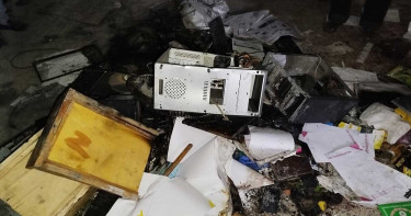 শেখ হাসিনাকে ‘প্রধানমন্ত্রী’ উল্লেখ করে সংবাদ, পত্রিকা অফিসে আগুন