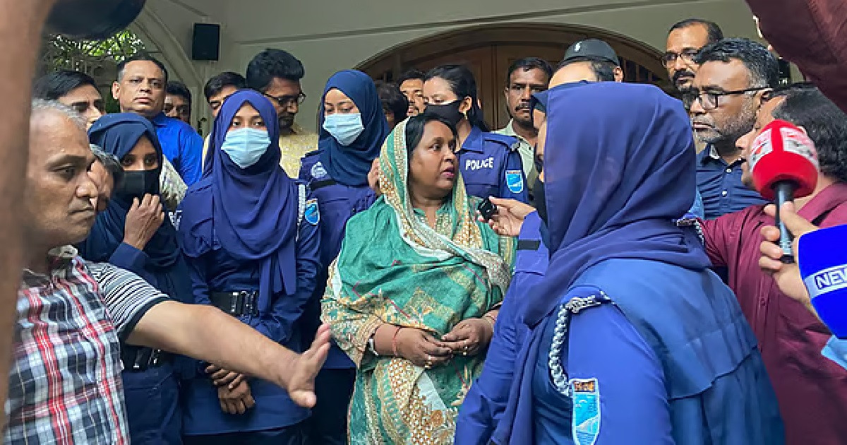 রাতভর নাটকীয়তা, ভোরে গ্রেপ্তার আইভী