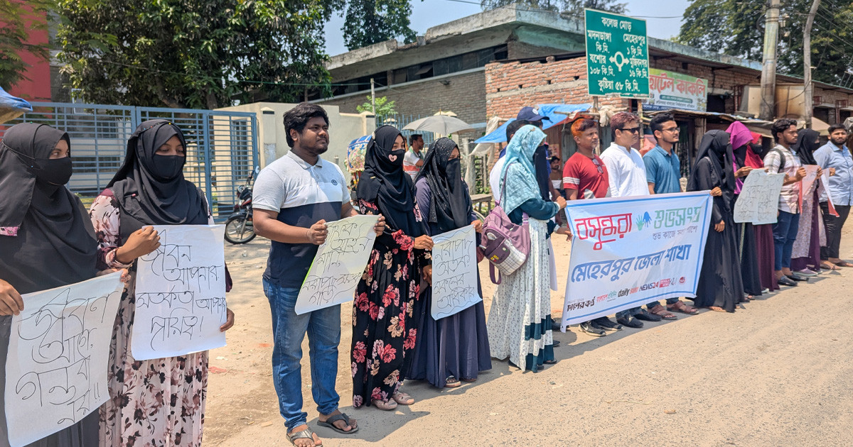 মেহেরপুরে সড়ক দুর্ঘটনা প্রতিরোধে বসুন্ধরা শুভসংঘের জনসচেতনতামূলক কর্মসূচি
