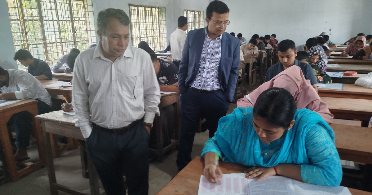 নোবিপ্রবি গুচ্ছ ভর্তি পরীক্ষা অনুষ্ঠিত, পরীক্ষার্থীদের পাশে ছাত্রদল