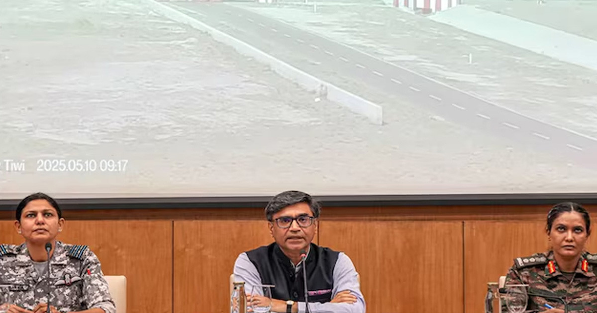 এবার নয়াদিল্লির দাবি ভারতের বিমানঘাঁটিতে উচ্চগতির ক্ষেপণাস্ত্র হামলা করেছে পাকিস্তান