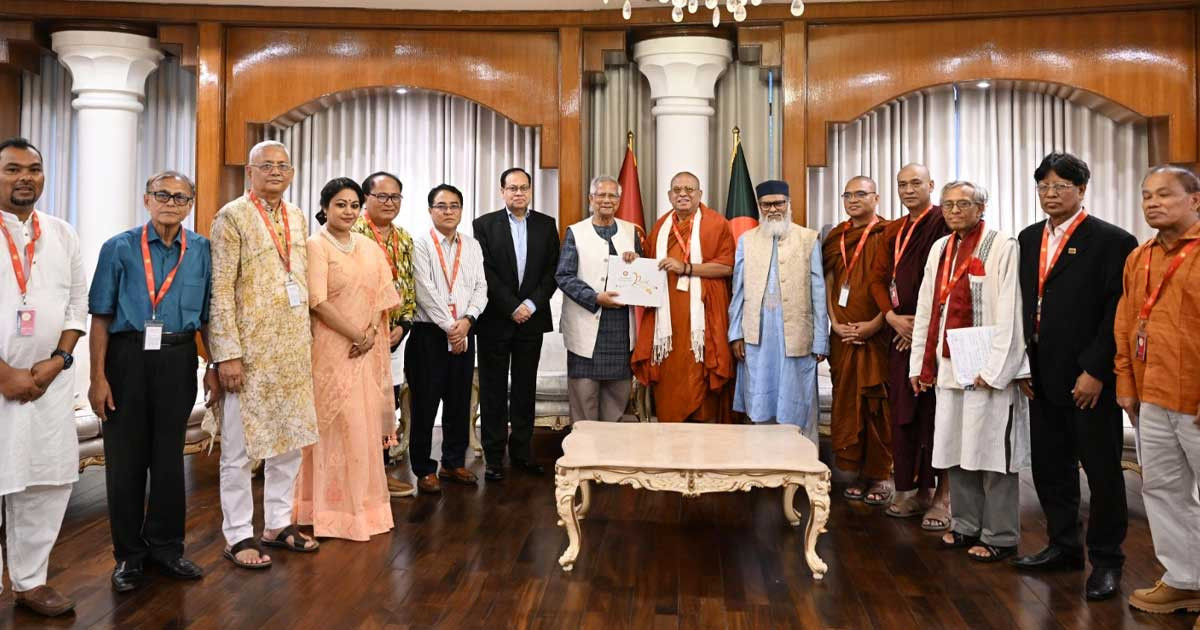 বৌদ্ধধর্মগুরুদের সঙ্গে প্রধান উপদেষ্টার সাক্ষাৎ
