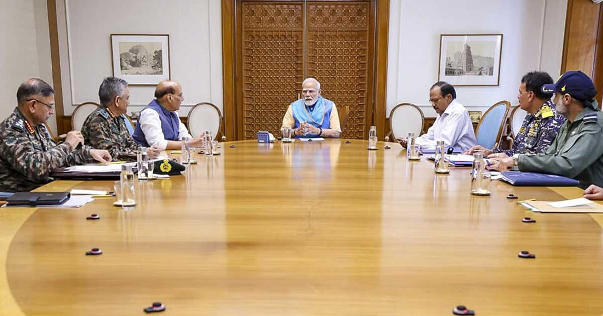সশস্ত্র বাহিনীর সঙ্গে মোদির জরুরি বৈঠক