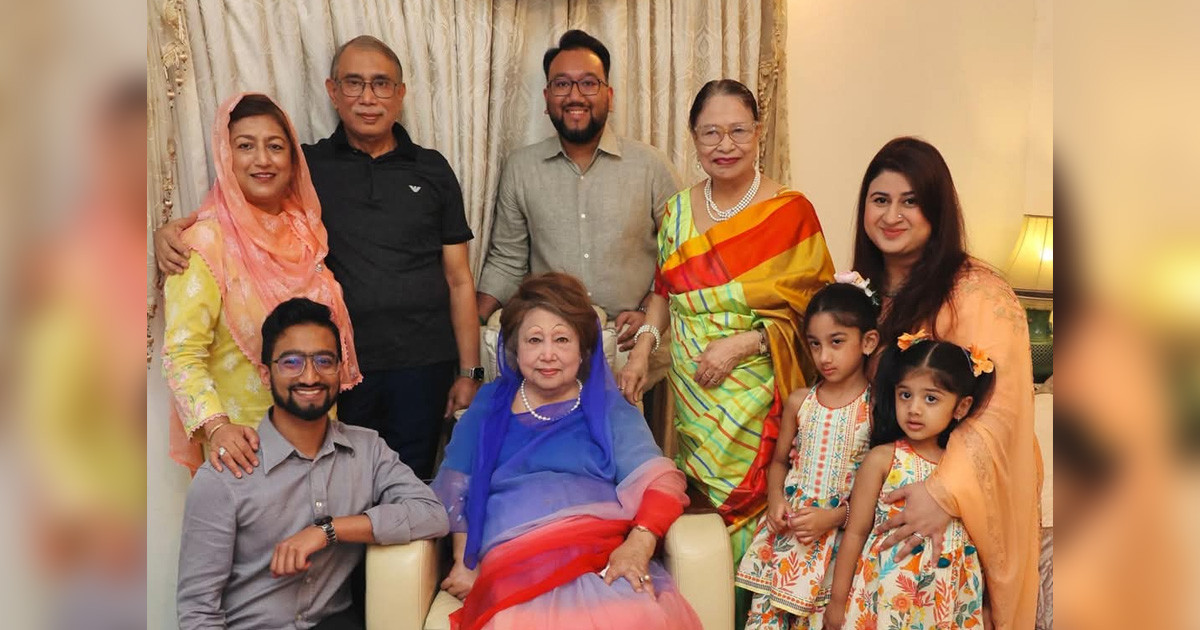 পরিবারের সদস্যদের সঙ্গে বেগম খালেদা জিয়া (ফটোস্টোরি)