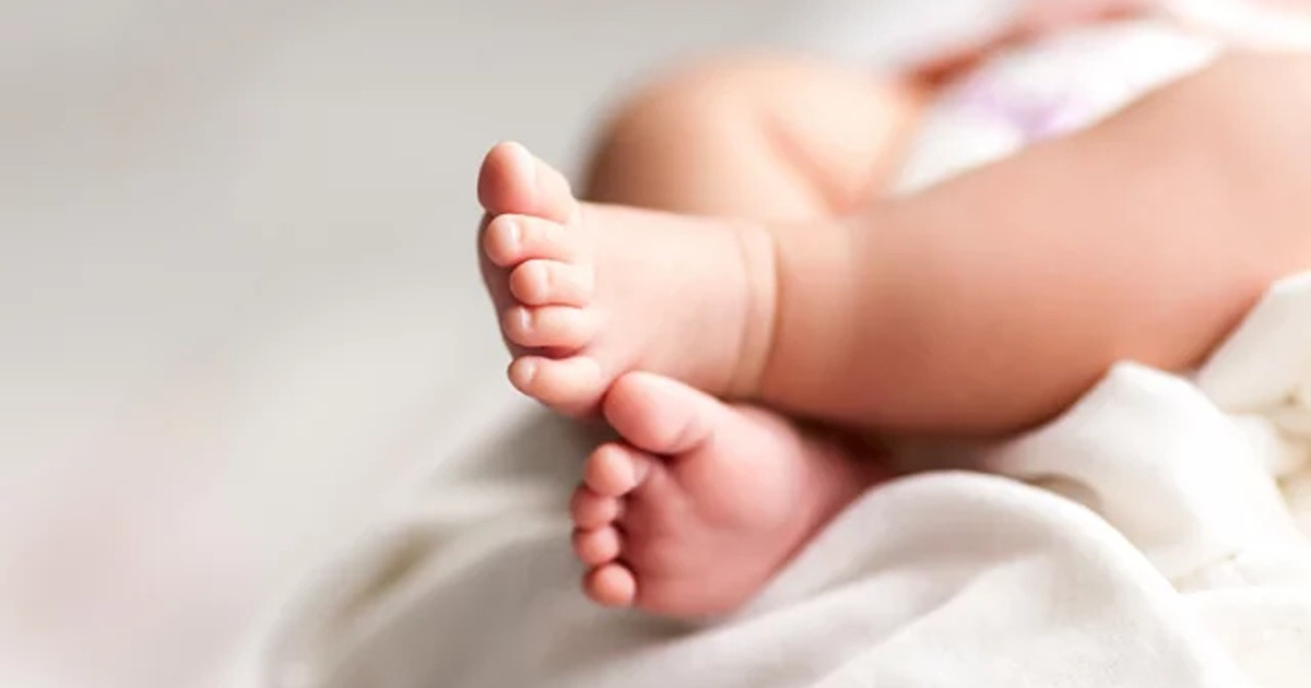 অস্ত্রোপচার ছাড়াই ৬ সন্তানের জন্ম দিলেন এক মা
