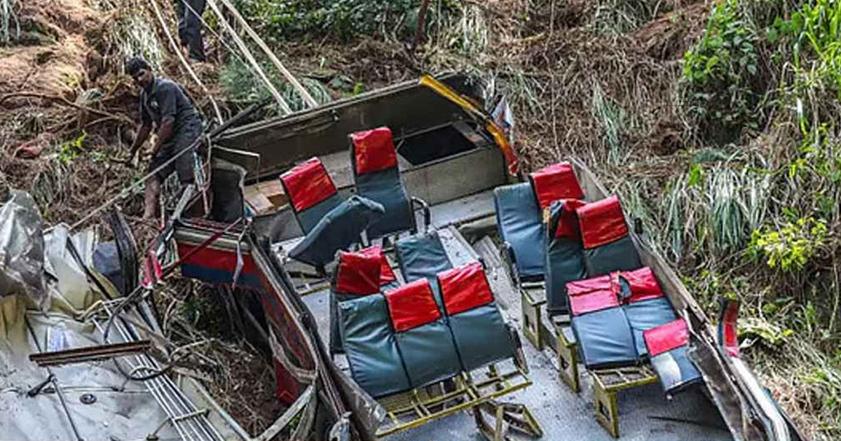 শ্রীলঙ্কায় তীর্থযাত্রীবাহী বাস খাদে পড়ে নিহত ২১