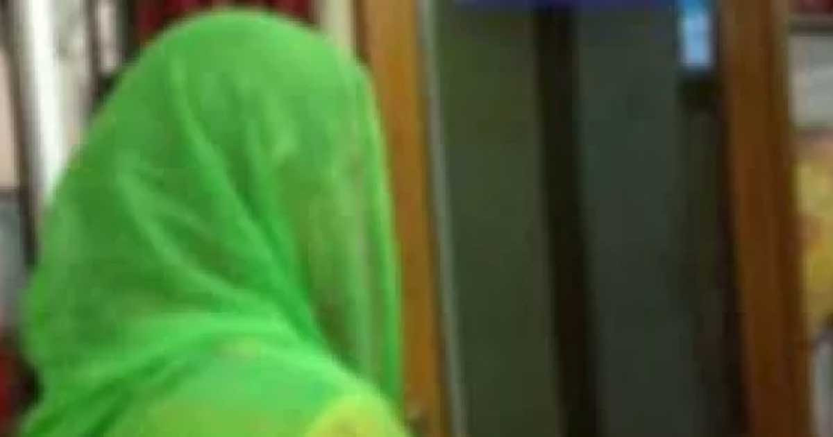প্রেমিকের বাড়িতে বিয়ের দাবিতে তরুণীর অনশন, অতঃপর...
