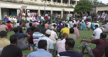 নড়াইলে মাদক-সন্ত্রাসের বিরুদ্ধে একাট্টা গ্রামবাসী
