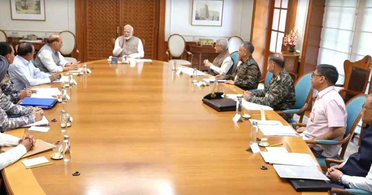তিন বাহিনীর প্রধানের সঙ্গে হঠাৎ বৈঠকে মোদি