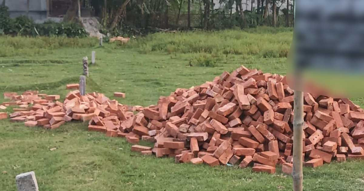 রংপুরে সাইনবোর্ড টাঙিয়ে জমি দখলের অভিযোগ