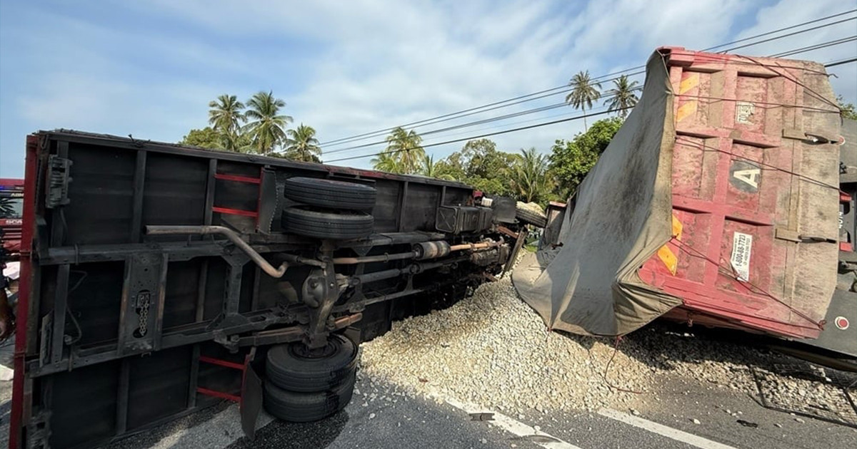 ট্রাক-লরি সংঘর্ষে ৯ মালয়েশিয়ান আধাসামরিক সদস্য নিহত