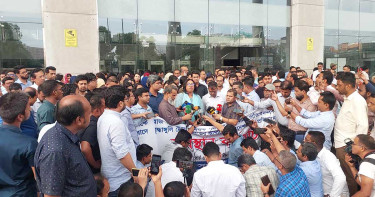 রাতের আঁধারে অধ্যাদেশ জারির প্রতিবাদ এনবিআর কর্মকর্তা-কর্মচারীদের
