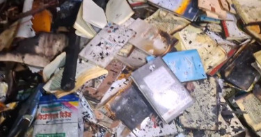 বাংলাবাজারে দোকানে আগুন, কাজ করছে ফায়ার সার্ভিস