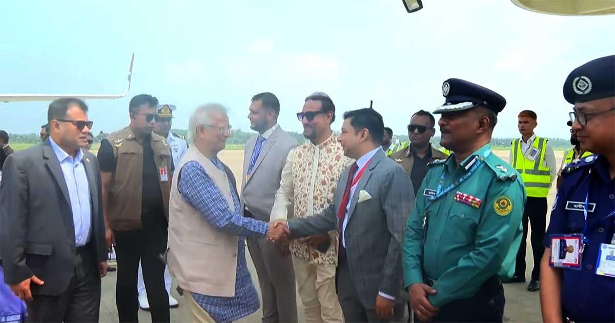 চট্টগ্রাম বন্দরে প্রধান উপদেষ্টা ড. ইউনূস