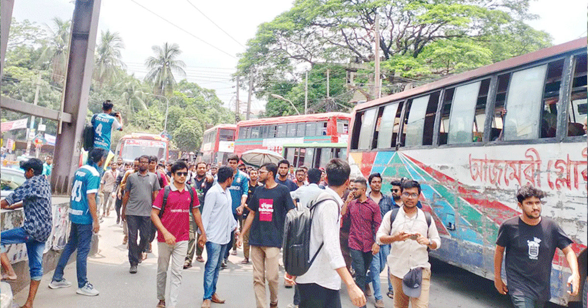 তিন দাবি আদায়ে যমুনার উদ্দেশে লংমার্চ