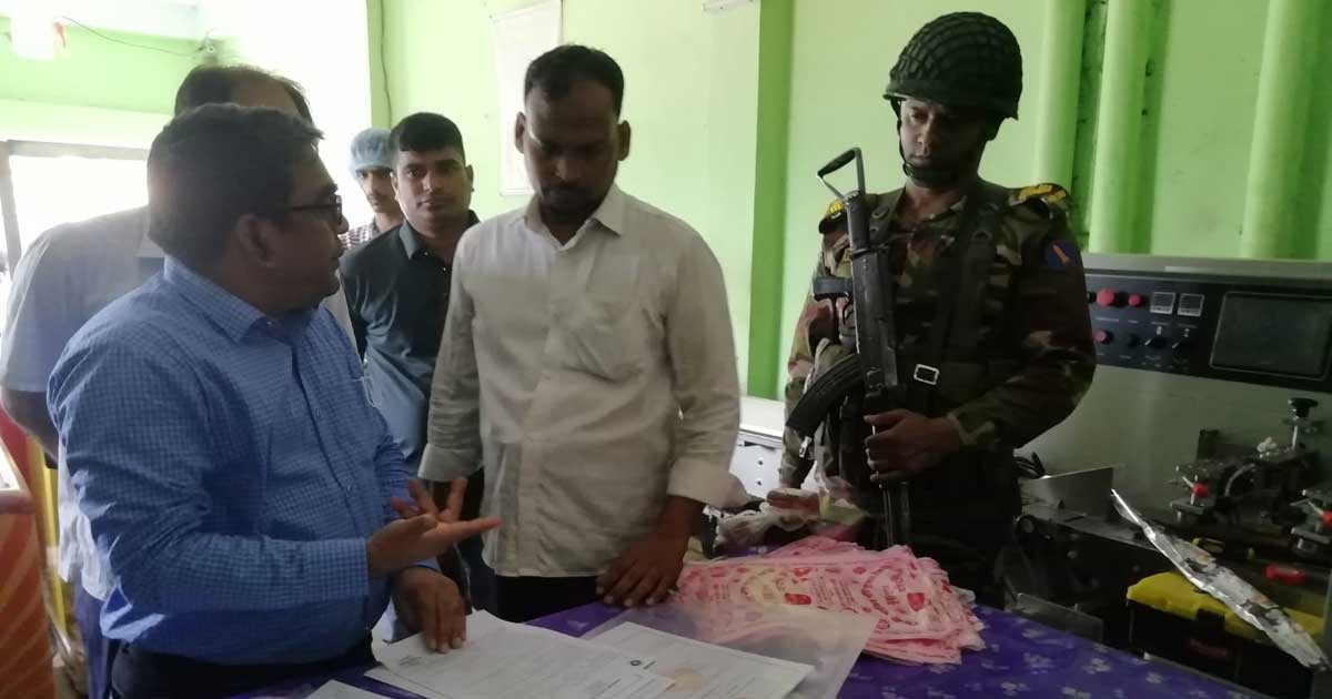 অপরিচ্ছন্ন পরিবেশে খাদ্য তৈরির অপরাধে চার ব্যবসায়ীকে জরিমানা