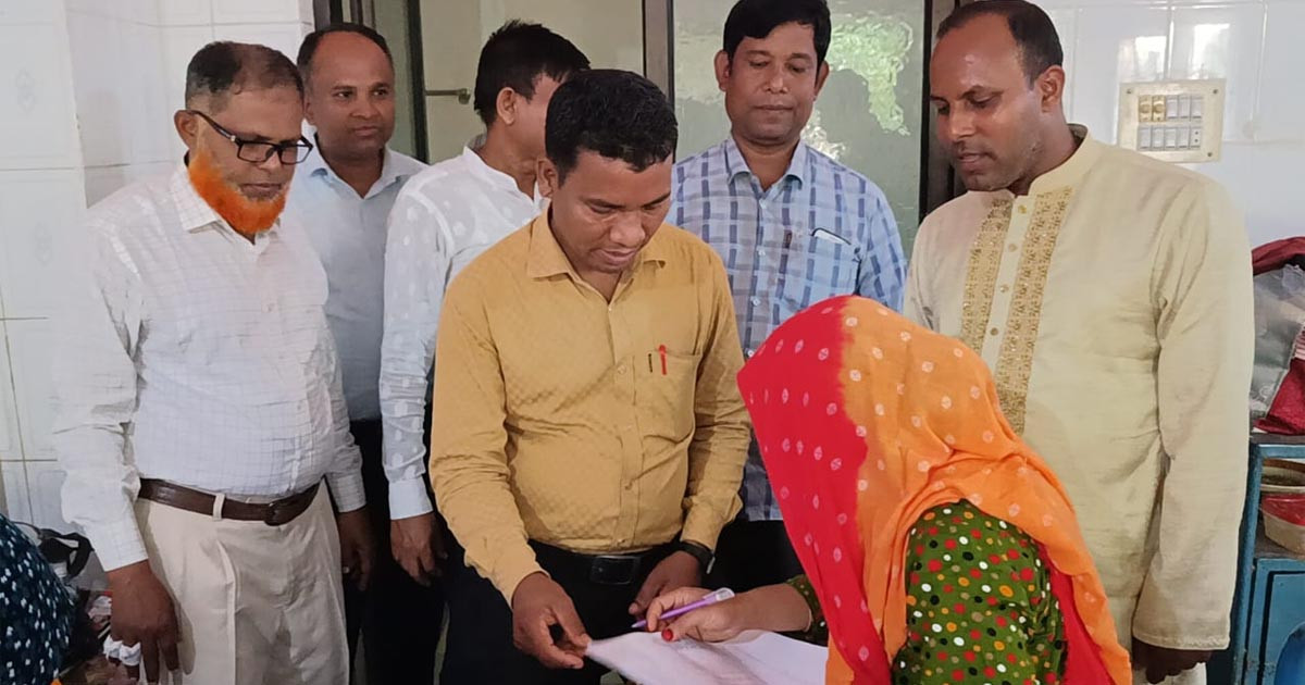 কলেজের গেটে প্রসব বেদনায় কাতর, সন্তান ভূমিষ্ঠের পর হাসপাতালেই দিলেন অনার্স পরীক্ষা