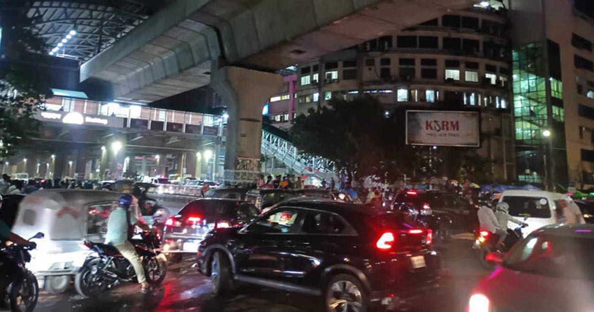 শাহবাগ ছাড়লেন নার্সিং শিক্ষার্থীরা, যানচলাচল স্বাভাবিক