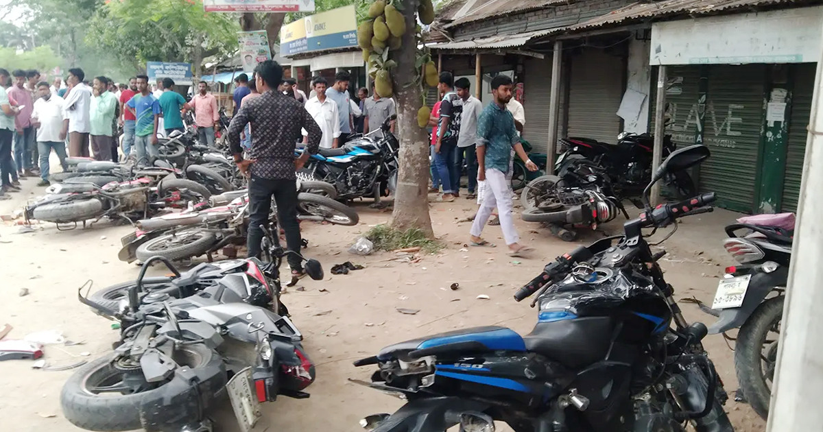 মনোনয়ন ফরম তোলা নিয়ে পাবনায় বিএনপি-জামায়াত সংঘর্ষ, আহত ৩০