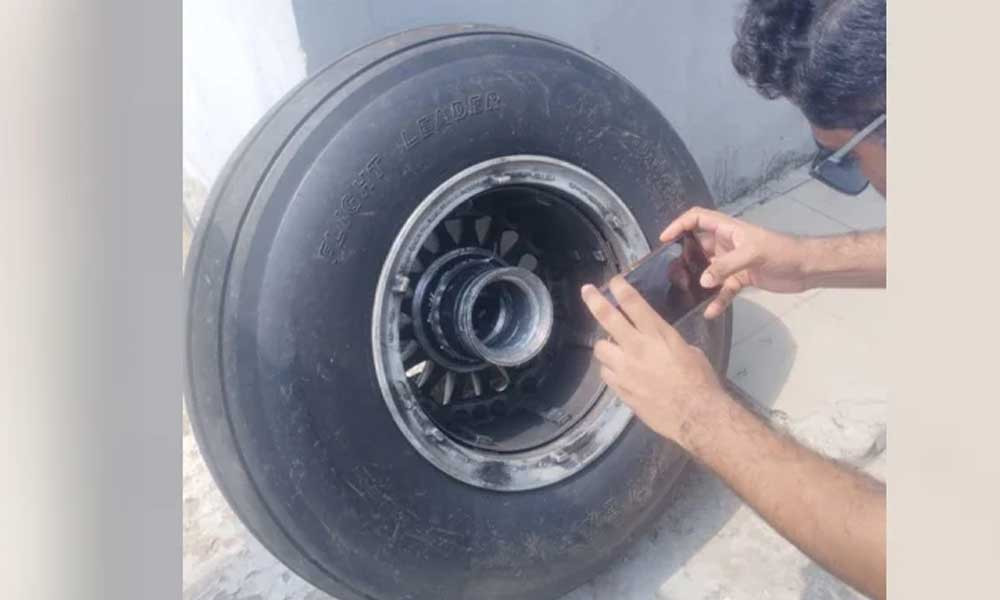 খুলে যাওয়া চাকা নিয়ে ঢাকার পথে বিমান, যাত্রী ৭‌১ জন