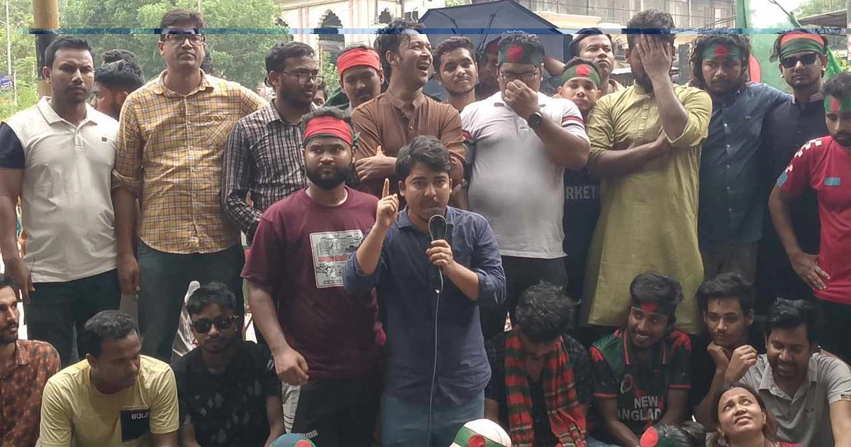 কাকরাইল মোড়ে গণঅনশনে জবি শিক্ষার্থীরা
