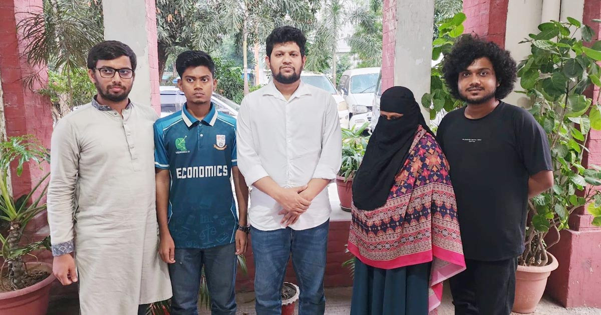 বোতলকাণ্ডে জিজ্ঞাসাবাদ শেষ, সেই ছাত্রকে বাসায় দাওয়াত করলেন উপদেষ্টা