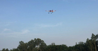 বিমান তৈরি করে আকাশে উড়ালেন অটোচালক
