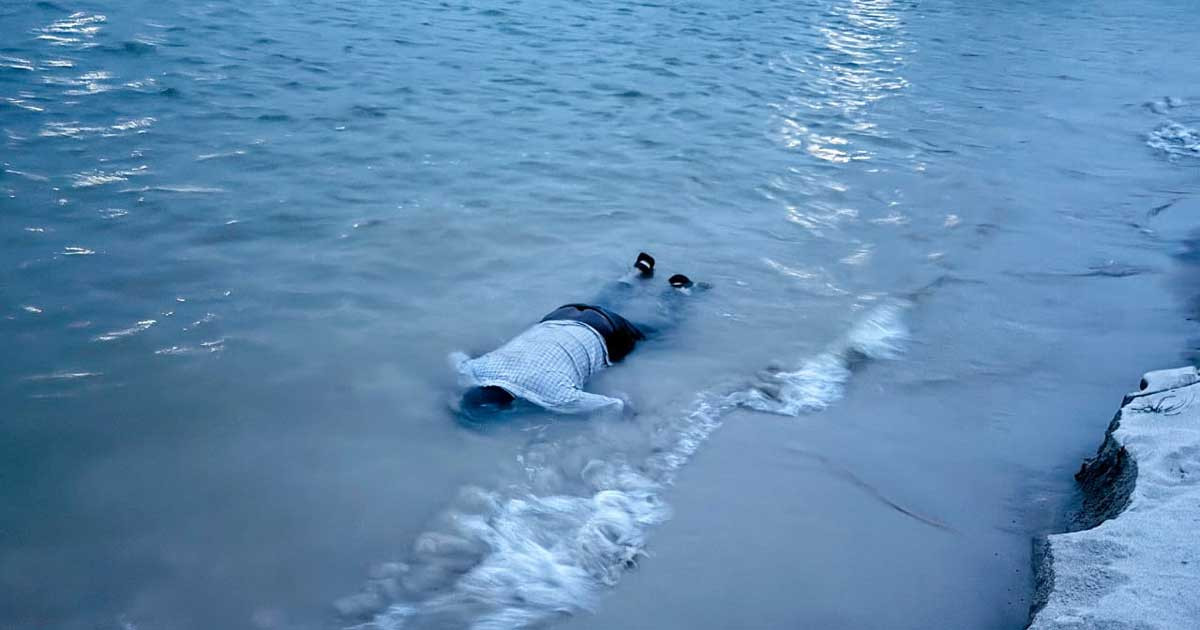 পদ্মার জেগে ওঠা চরে অজ্ঞাত ব্যক্তির লাশ
