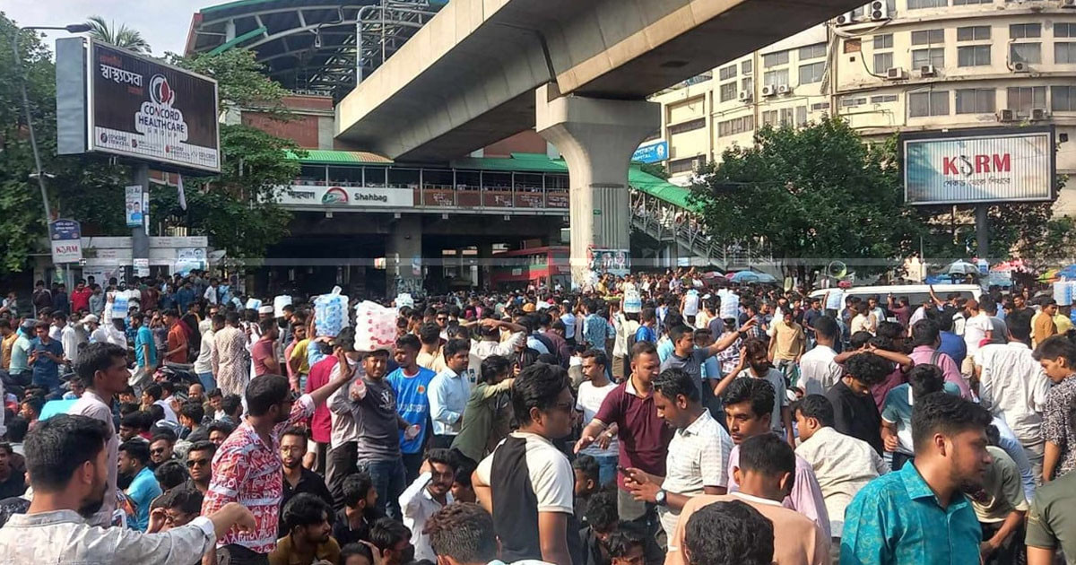 সাম্য হত্যার বিচারের দাবিতে শাহবাগ অবরোধ ঢাবি ছাত্রদলের