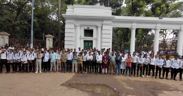হাইকোর্টের সামনে পলিটেকনিক শিক্ষার্থীদের অবস্থান