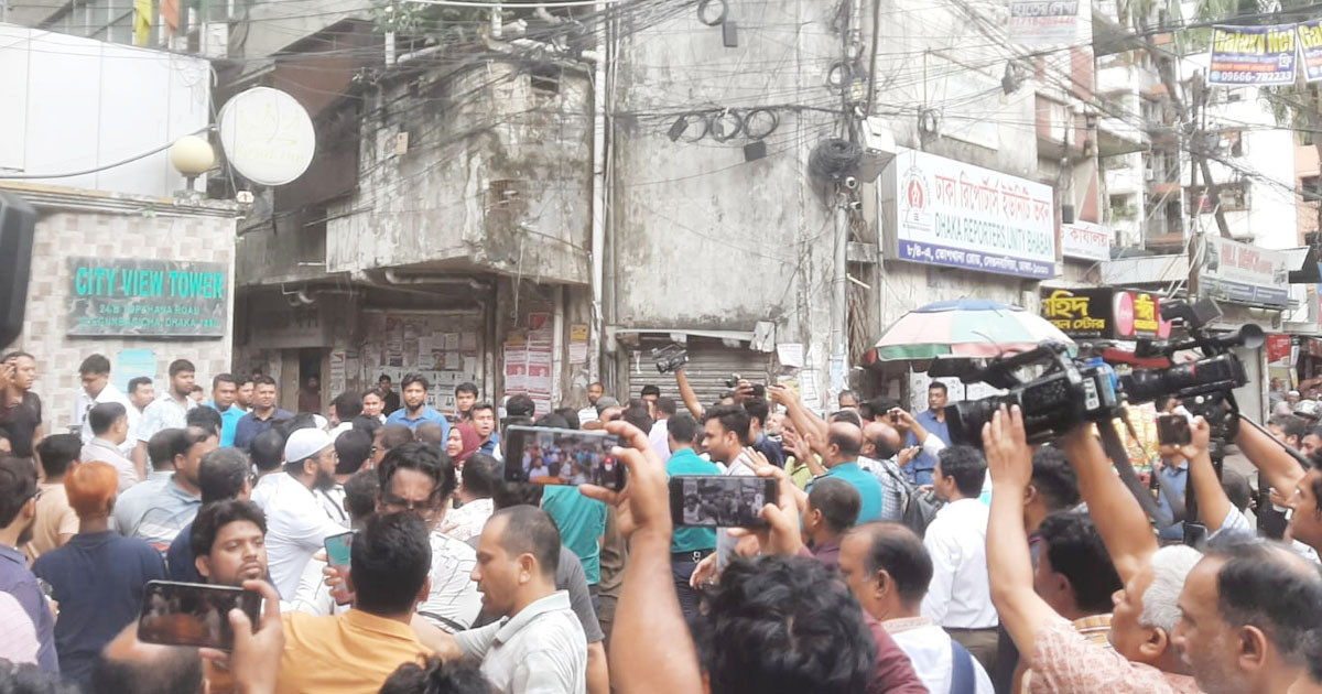 মালয়েশিয়া শ্রমবাজার নিয়ে সংবাদ সম্মেলনে বায়রার দুই গ্রুপের সংঘর্ষ