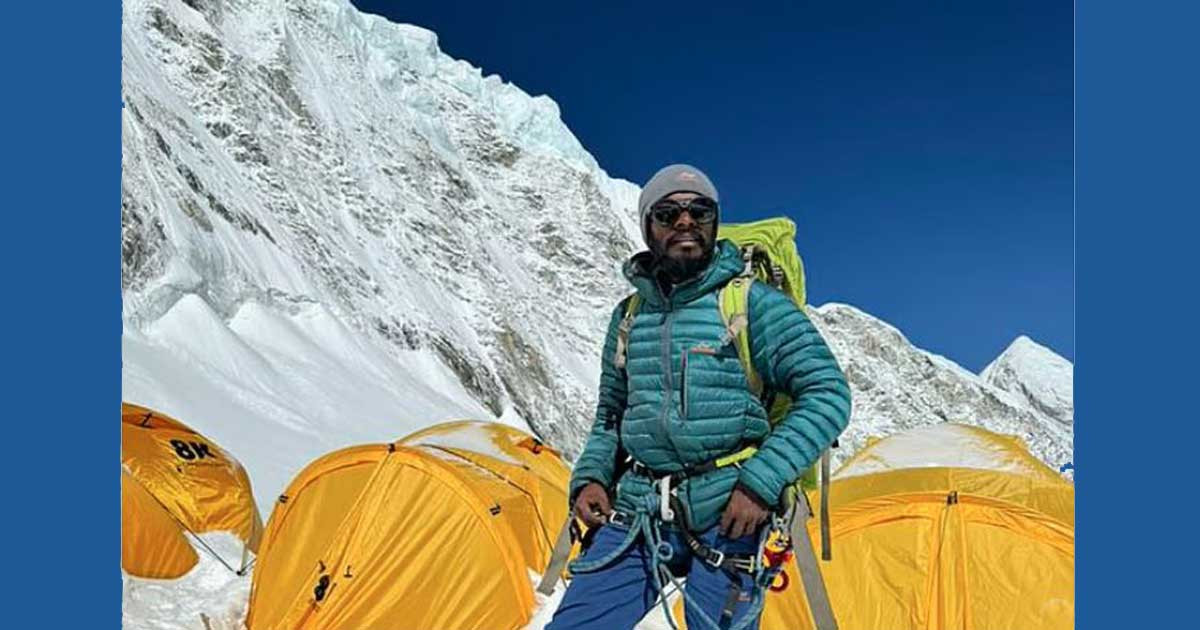 হেঁটে কক্সবাজার থেকে এভারেস্টচূড়ায় শাকিল