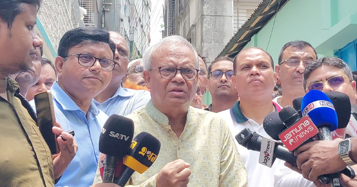‘উপদেষ্টা আসিফ বয়সে অনেক ছোট, কথাবার্তায় ভারসাম্যহীনতা রয়েছে’