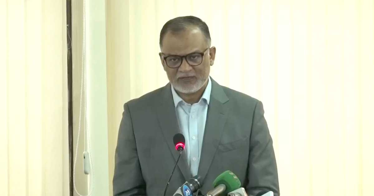 কেউ কম মূল্যে পণ্য বিক্রি করলেও তদারকি দরকার: বাণিজ্য উপদেষ্টা
