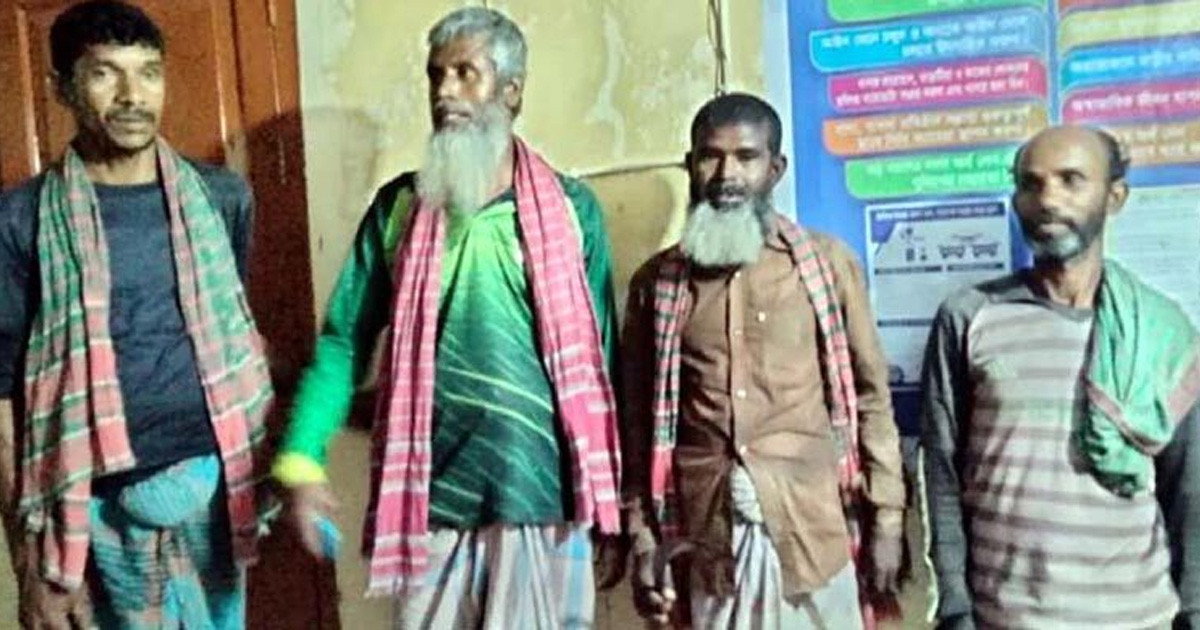 ধান কেটে মজুরি না পেয়ে বিচার নিয়ে থানায় গেল ওরা