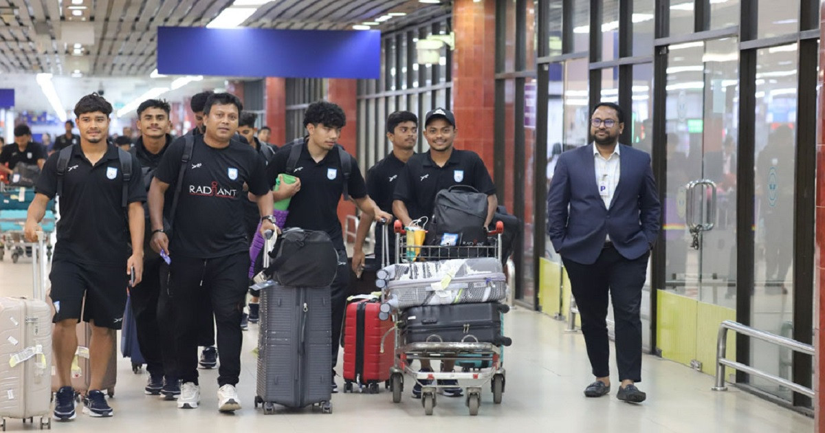 অবশেষে নিরাপদে ফিরলো ফুটবলারদের বহনকারী বিমান