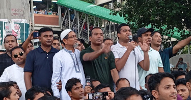 পদত্যাগ না করলে ঢাবি উপাচার্যকে ‘টেনে নামানোর’ হুঁশিয়ারি