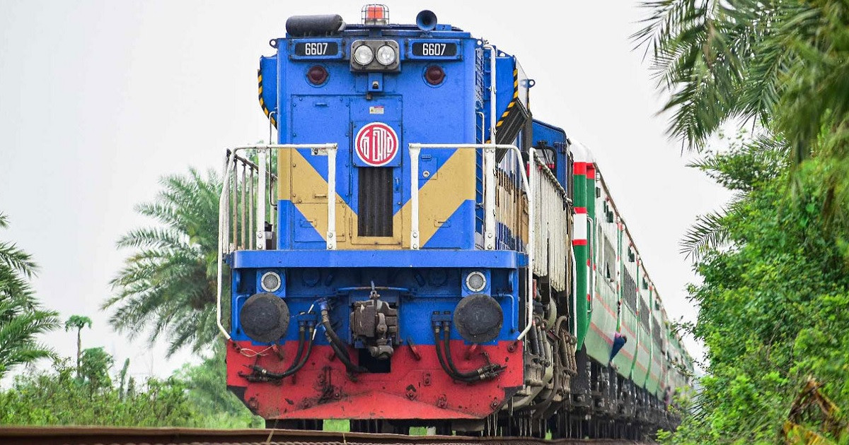 ঈদে ট্রেনযাত্রা: আজ মিলবে যে দিনের টিকিট