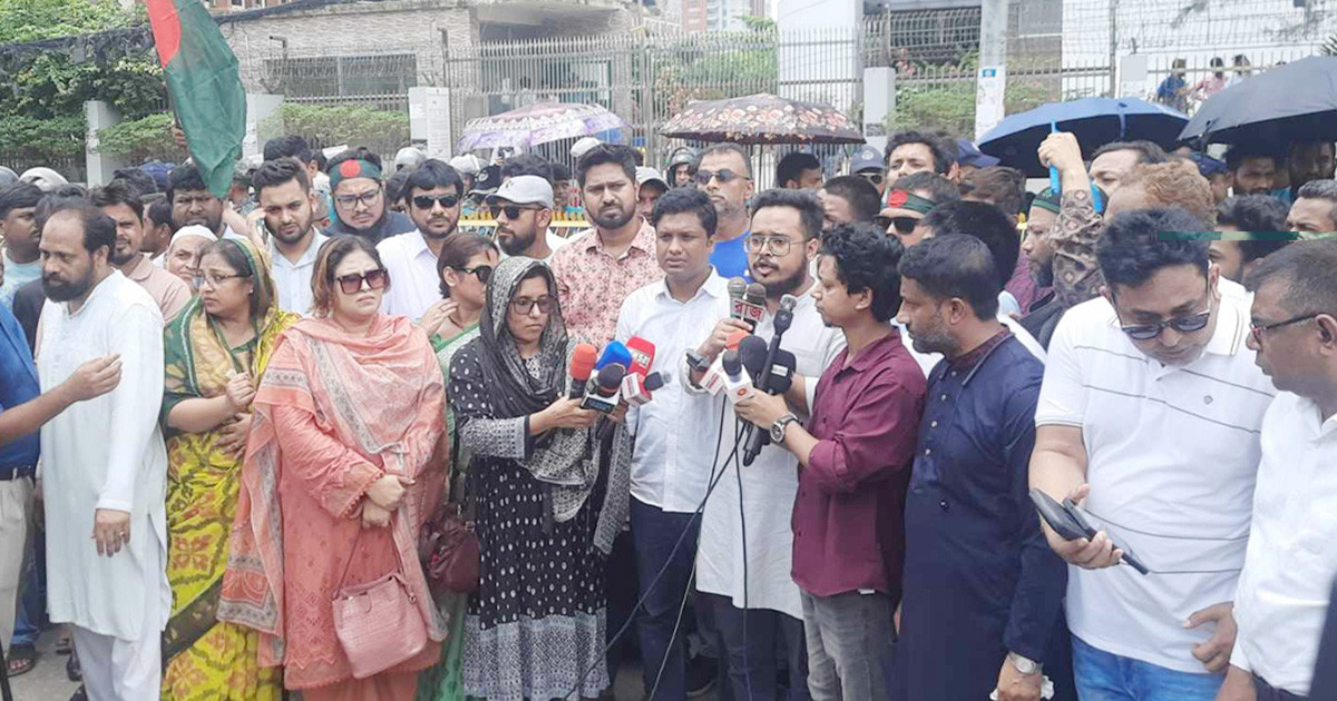 বিক্ষোভে এনসিপি, পাঁচ স্তরের নিরাপত্তা নির্বাচন ভবনে